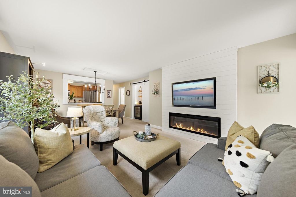 12 A WALNUT RD, Manahawkin, NJ 08050