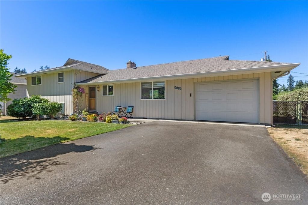 8515 94th Street SW, Lakewood, WA 98498