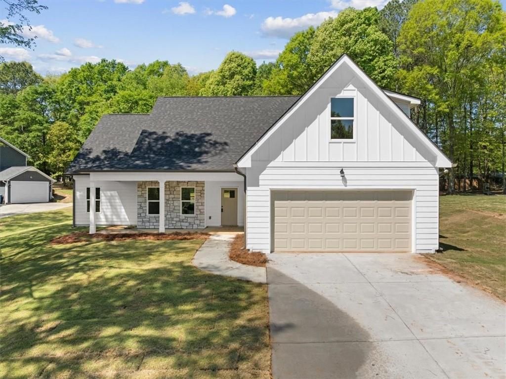 171 Duke Drive NE, Calhoun, GA 30701