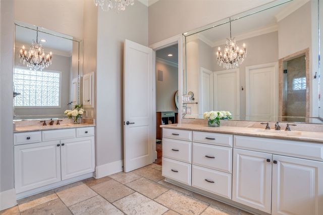 4731 N Lindhurst Avenue, Dallas, TX 75229