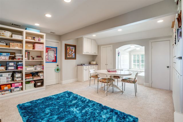 4731 N Lindhurst Avenue, Dallas, TX 75229