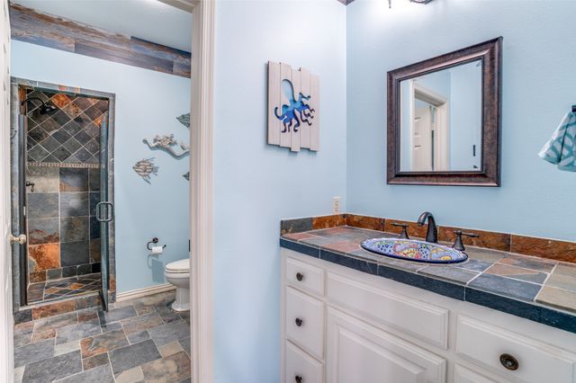 4731 N Lindhurst Avenue, Dallas, TX 75229