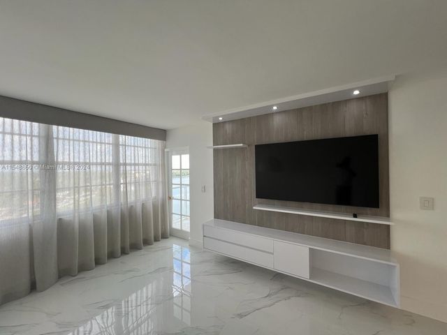 1301 NE Miami Gardens Dr 1101W, Miami, FL 33179