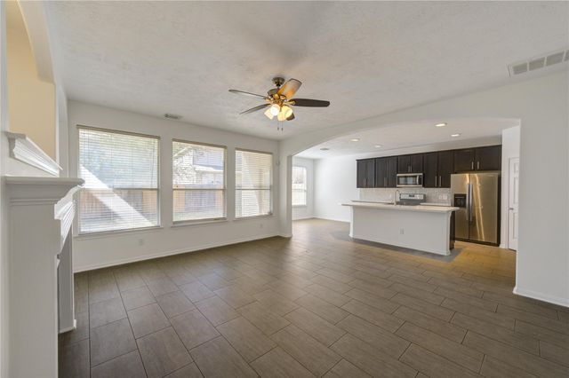 82 W Twinvale Loop, Conroe, TX 77384