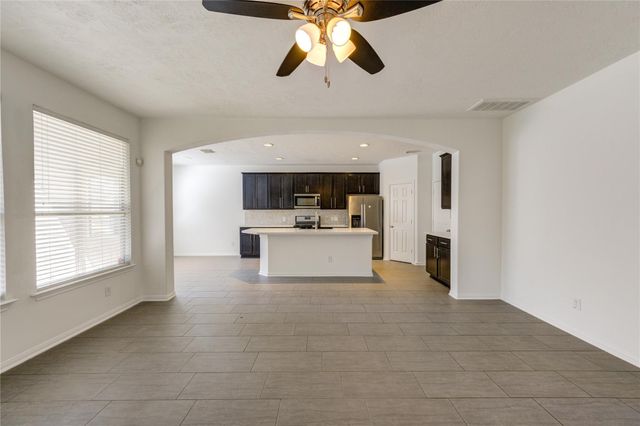 82 W Twinvale Loop, Conroe, TX 77384