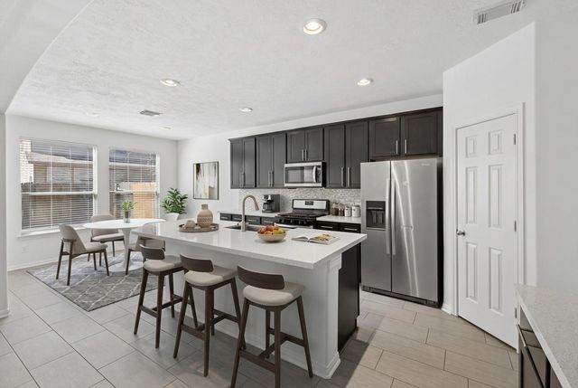 82 W Twinvale Loop, Conroe, TX 77384