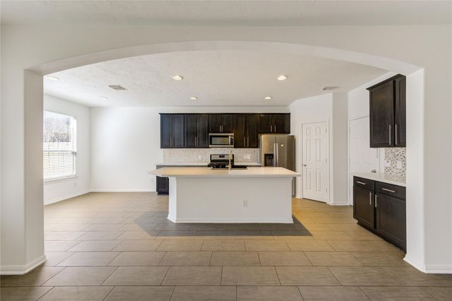 82 W Twinvale Loop, Conroe, TX 77384