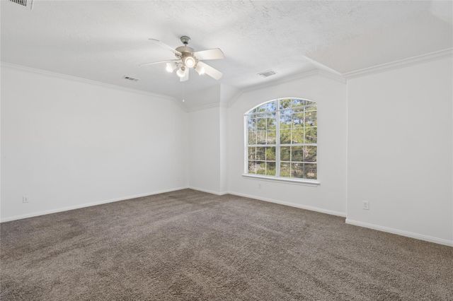 82 W Twinvale Loop, Conroe, TX 77384