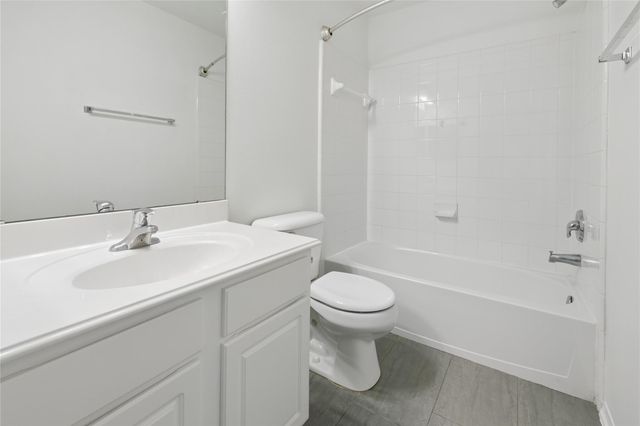 82 W Twinvale Loop, Conroe, TX 77384