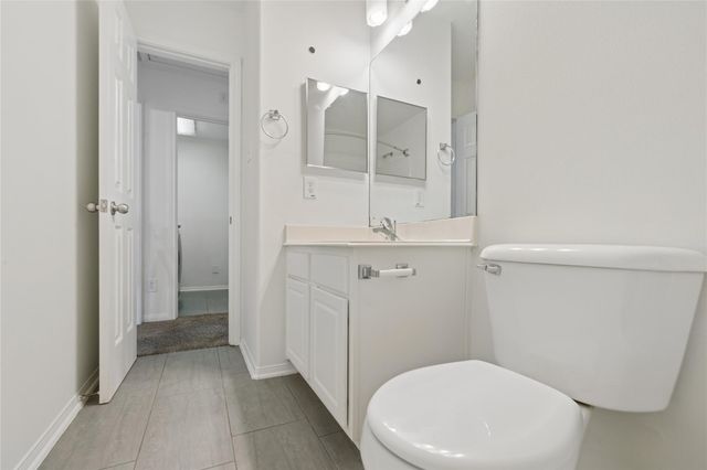 82 W Twinvale Loop, Conroe, TX 77384