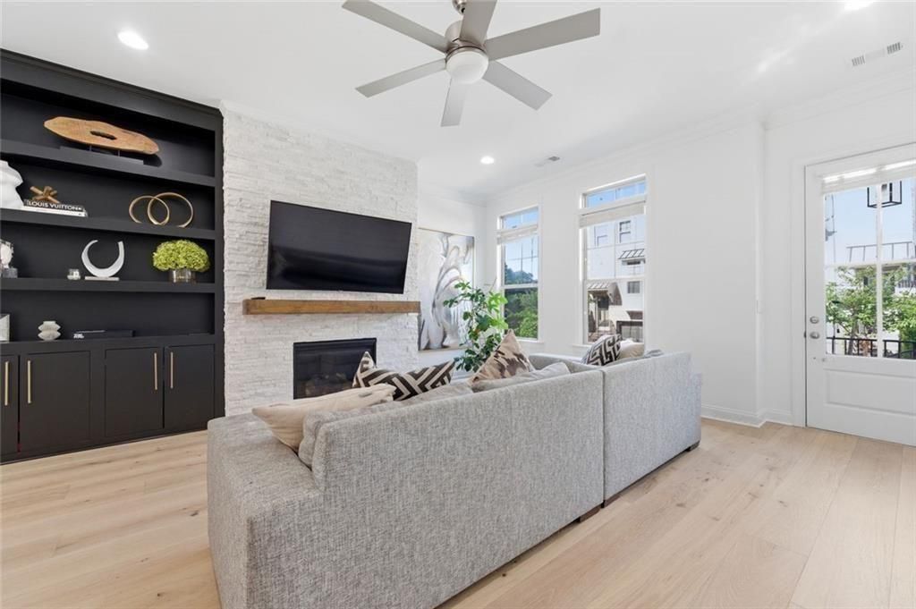 Image 2 of property listing at 3554 Parkside Way, Brookhaven, GA 30319