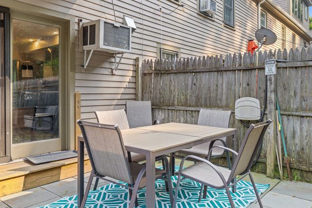 31 Merrimac St 31, Amesbury, MA 01913