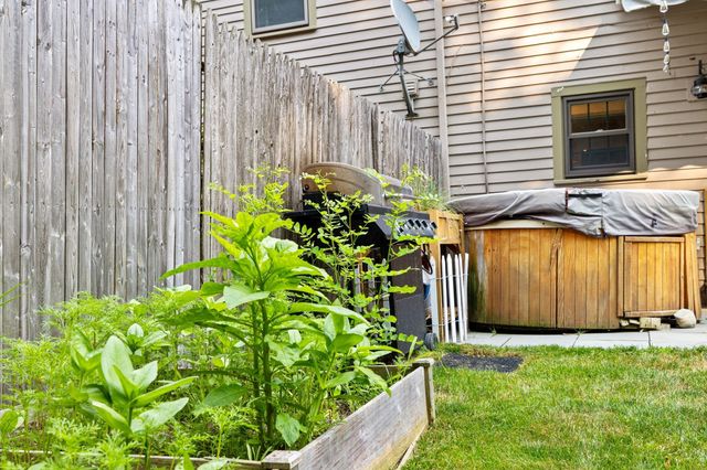 31 Merrimac St 31, Amesbury, MA 01913