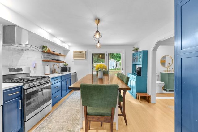 31 Merrimac St 31, Amesbury, MA 01913