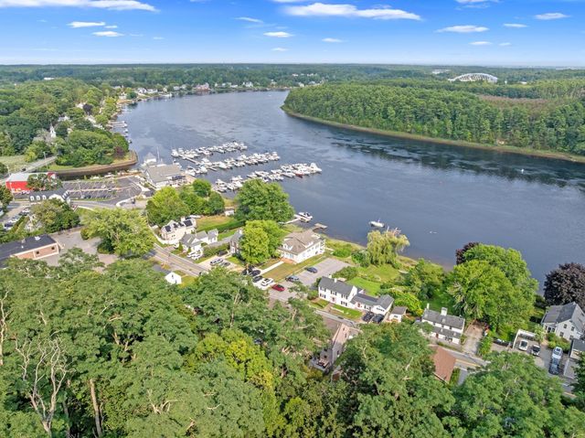 31 Merrimac St 31, Amesbury, MA 01913