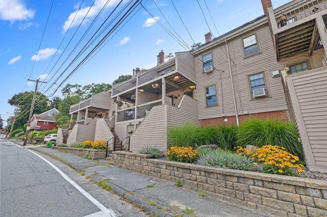 31 Merrimac St 31, Amesbury, MA 01913