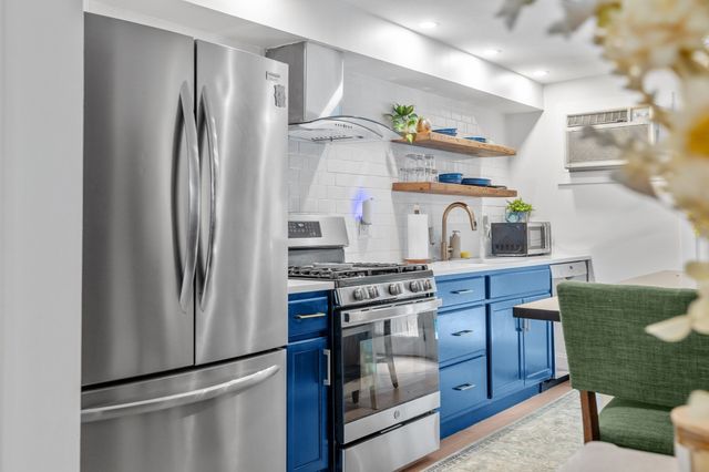 31 Merrimac St 31, Amesbury, MA 01913