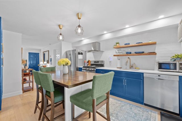 31 Merrimac St 31, Amesbury, MA 01913