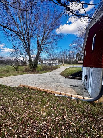 83 Cold Springs Drive, Lancaster, KY 40444