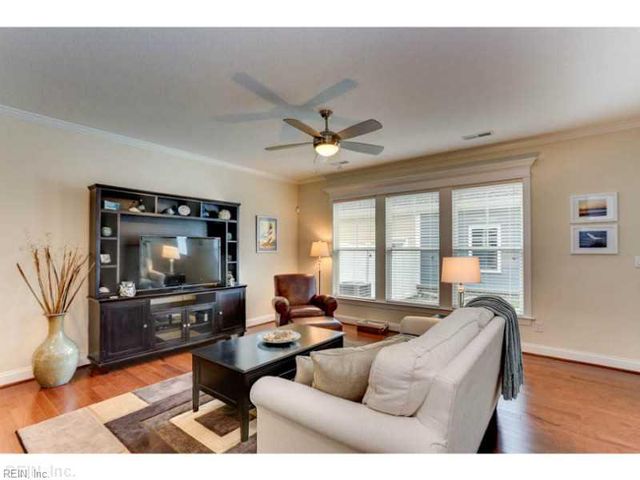 610 Towhee LN, Chesapeake, VA 23323