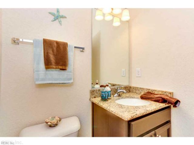 610 Towhee LN, Chesapeake, VA 23323