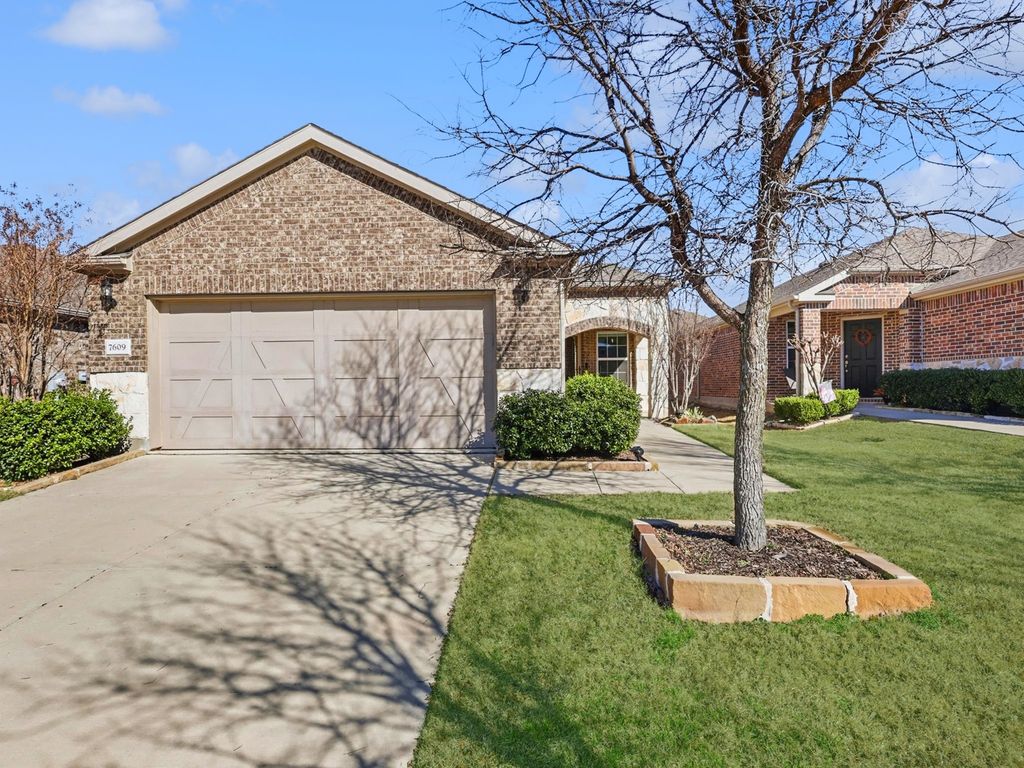 7609 Heritage Drive, Aubrey, TX 76227