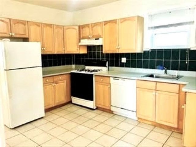 8 Berkeley St 3, Watertown, MA 02472