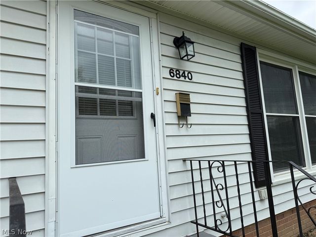 6840 Middlebrook Boulevard, Middleburg Heights, OH 44130