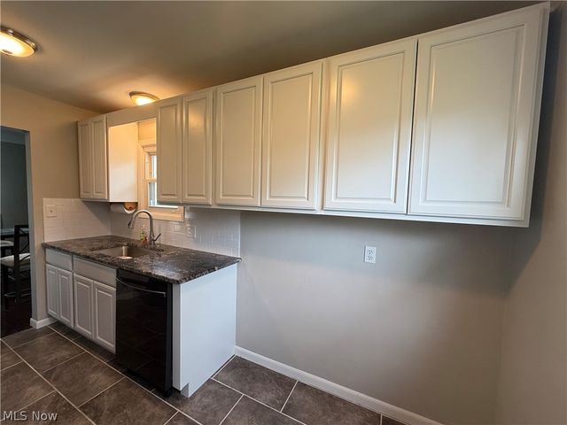 6840 Middlebrook Boulevard, Middleburg Heights, OH 44130