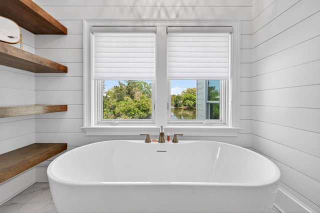 297 Ocean Green Dr., Georgetown, SC 29440