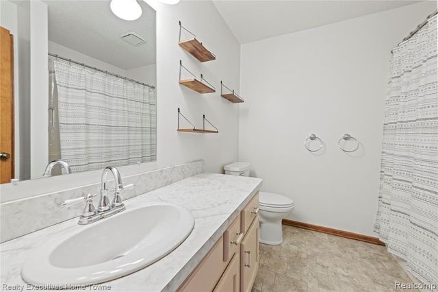 2636 Keewahdin Rd Road 10, Fort Gratiot, MI 48059