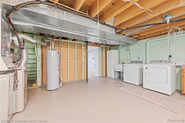 2636 Keewahdin Rd Road 10, Fort Gratiot, MI 48059