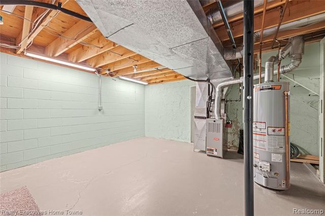 2636 Keewahdin Rd Road 10, Fort Gratiot, MI 48059