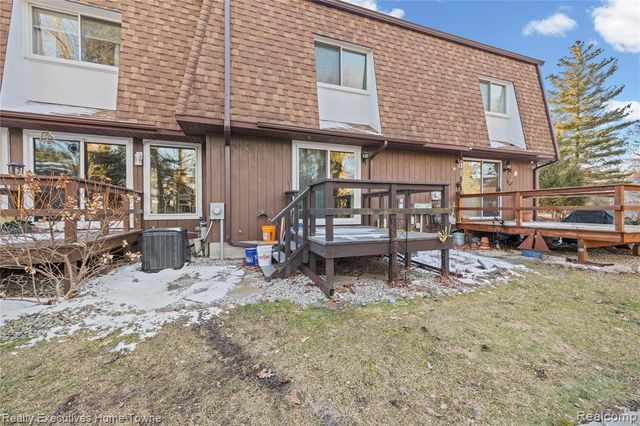 2636 Keewahdin Rd Road 10, Fort Gratiot, MI 48059