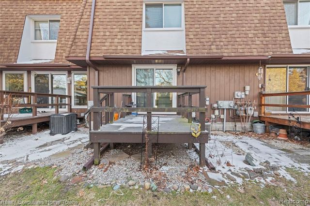 2636 Keewahdin Rd Road 10, Fort Gratiot, MI 48059