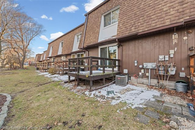 2636 Keewahdin Rd Road 10, Fort Gratiot, MI 48059