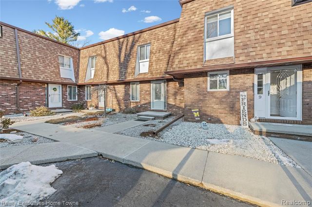 2636 Keewahdin Rd Road 10, Fort Gratiot, MI 48059