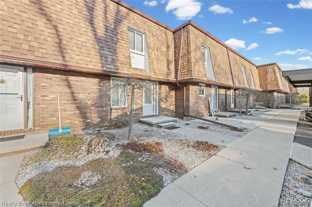 2636 Keewahdin Rd Road 10, Fort Gratiot, MI 48059