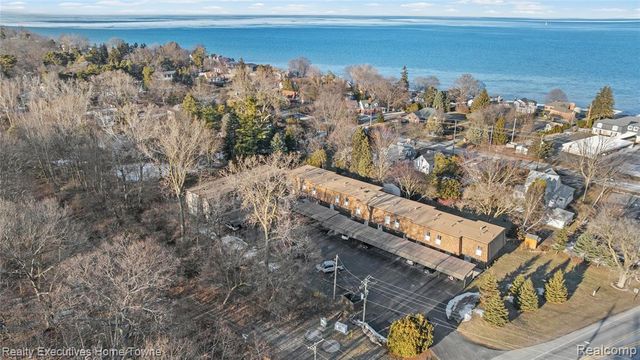 2636 Keewahdin Rd Road 10, Fort Gratiot, MI 48059