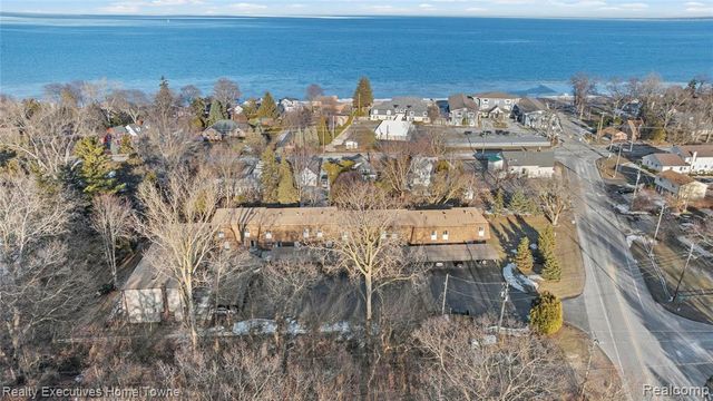 2636 Keewahdin Rd Road 10, Fort Gratiot, MI 48059