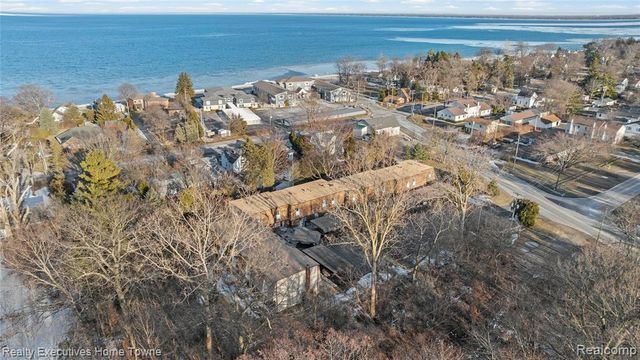 2636 Keewahdin Rd Road 10, Fort Gratiot, MI 48059