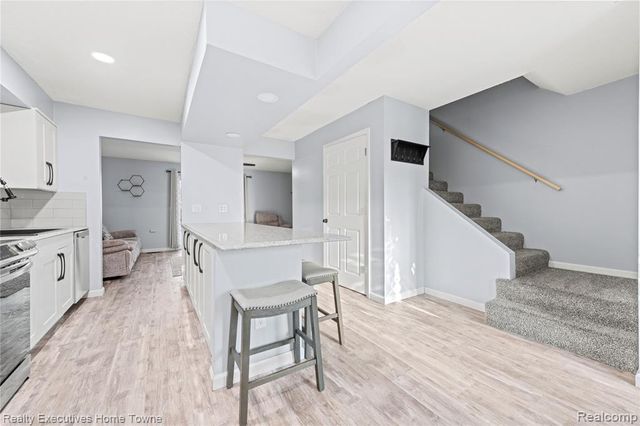 2636 Keewahdin Rd Road 10, Fort Gratiot, MI 48059