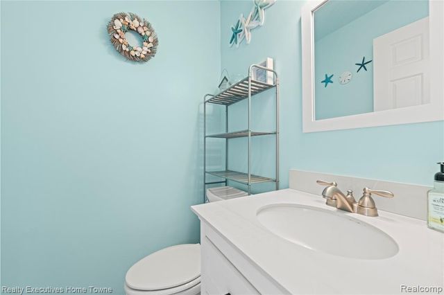 2636 Keewahdin Rd Road 10, Fort Gratiot, MI 48059