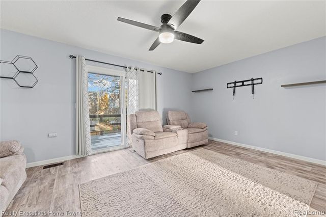 2636 Keewahdin Rd Road 10, Fort Gratiot, MI 48059