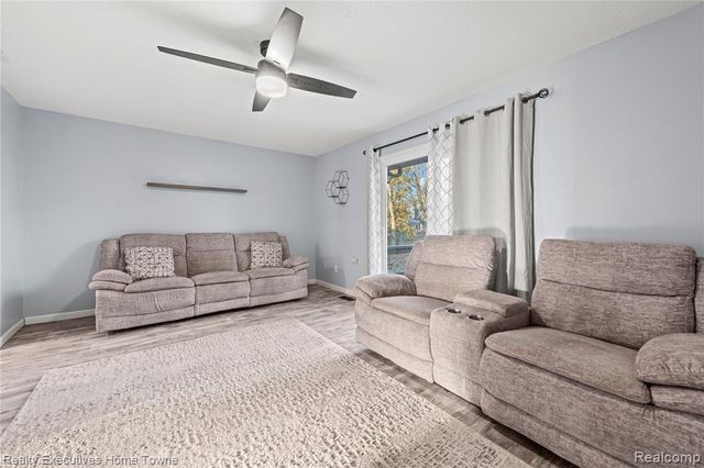 2636 Keewahdin Rd Road 10, Fort Gratiot, MI 48059