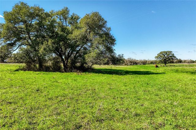 7300 Goehring Road, Ledbetter, TX 78946