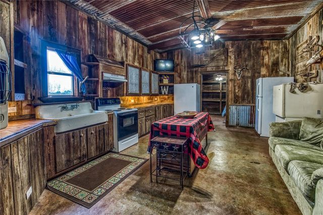 7300 Goehring Road, Ledbetter, TX 78946