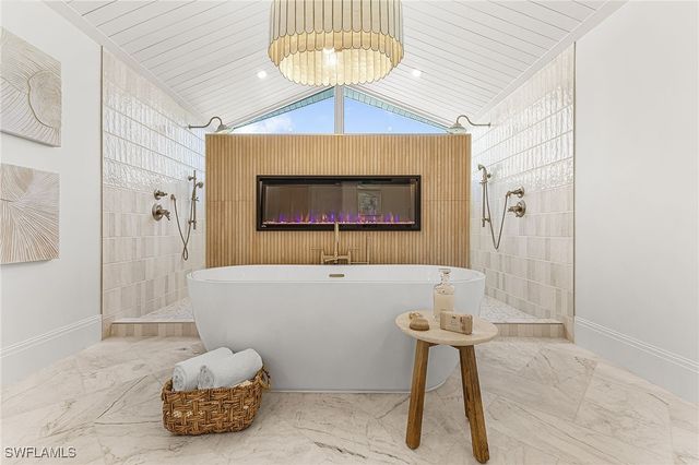 6155 Standing Oaks LN, Naples, FL 34119