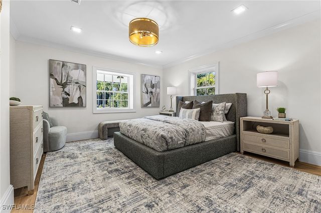 6155 Standing Oaks LN, Naples, FL 34119