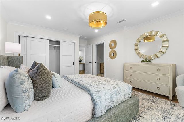 6155 Standing Oaks LN, Naples, FL 34119